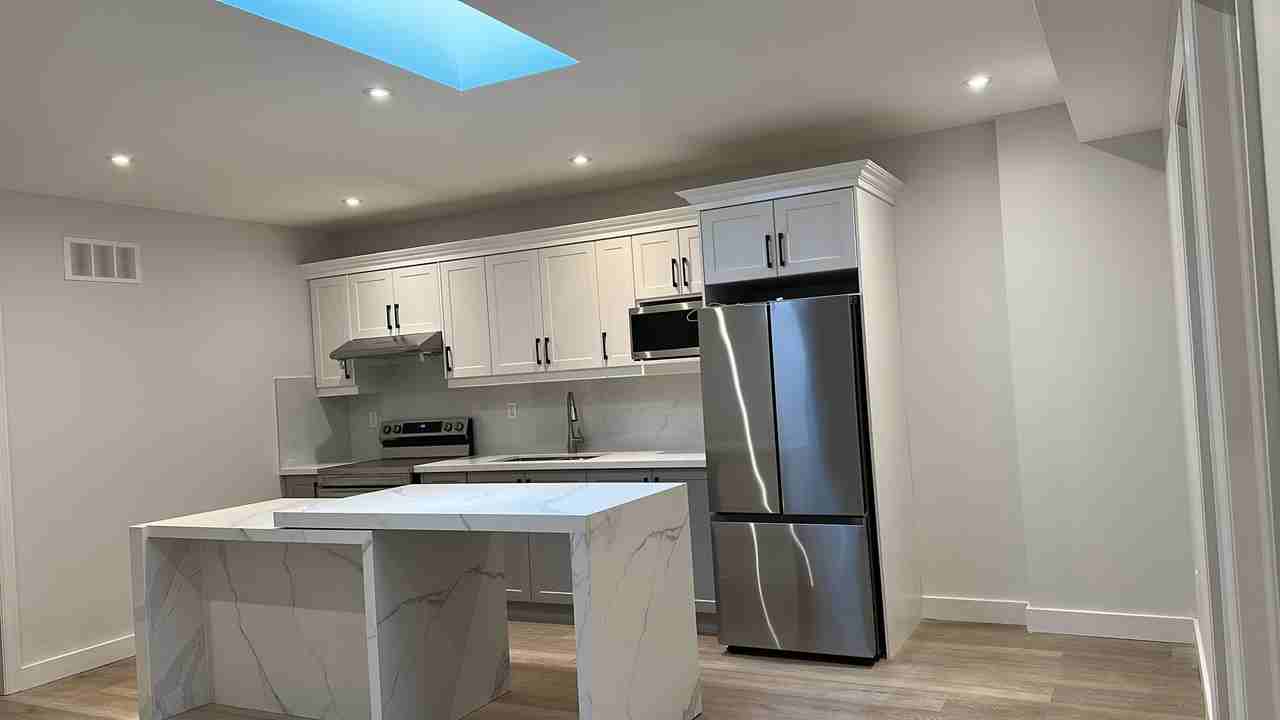 College St & Henry St - Photo 4 of 16