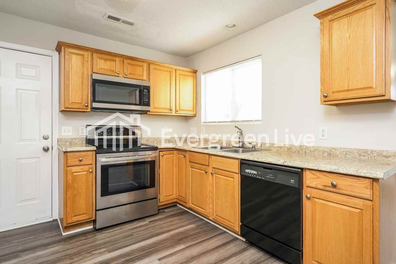 1300 Camden Place Ct - Photo 3 of 15