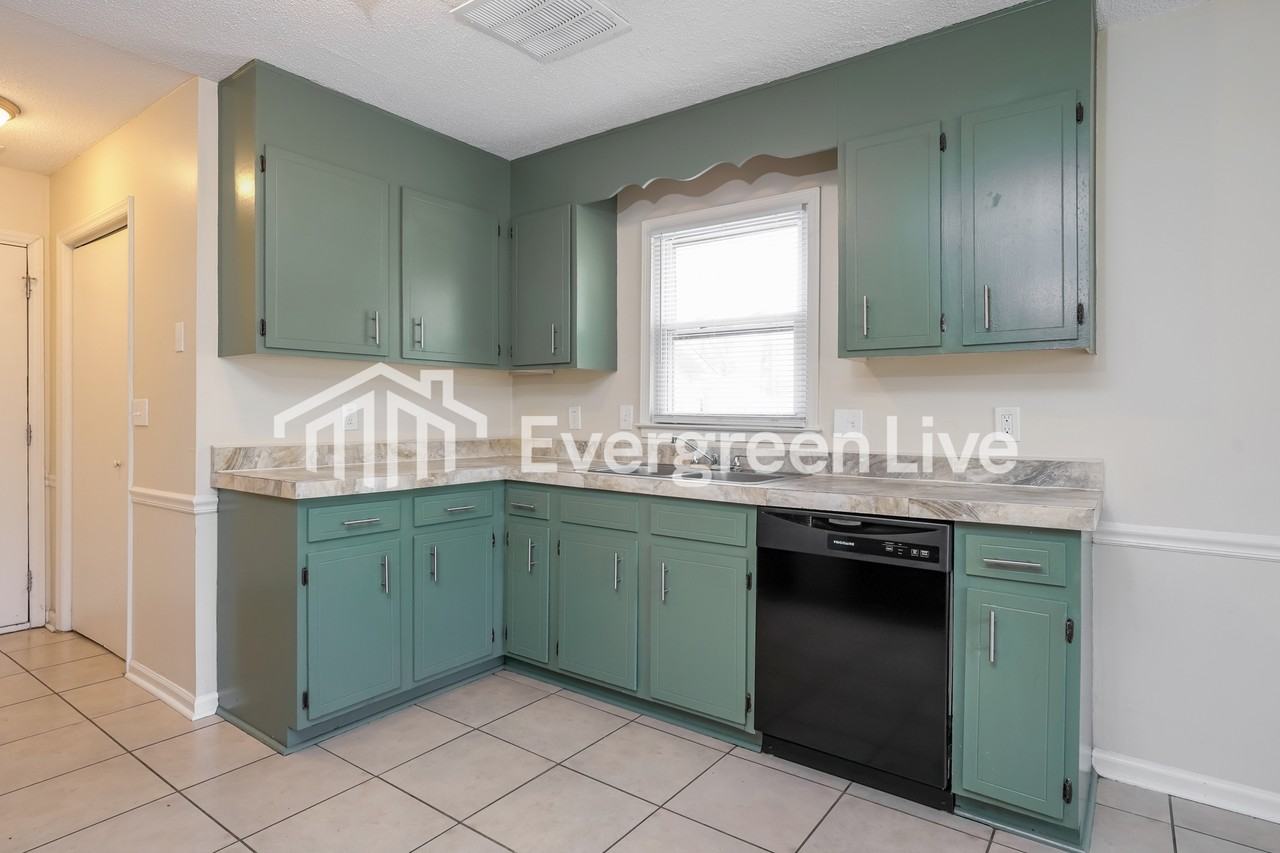 6 Coachman Ct - Photo 4 of 15