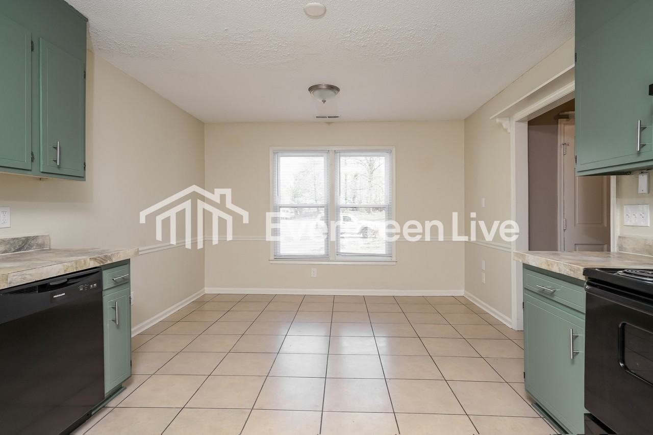 6 Coachman Ct - Photo 5 of 15