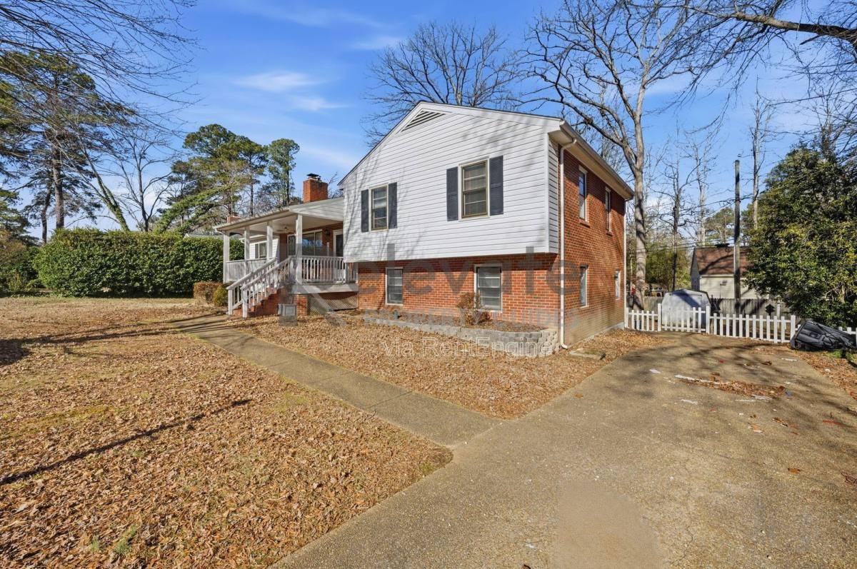 9002 Michaux Ln - Photo 3 of 8