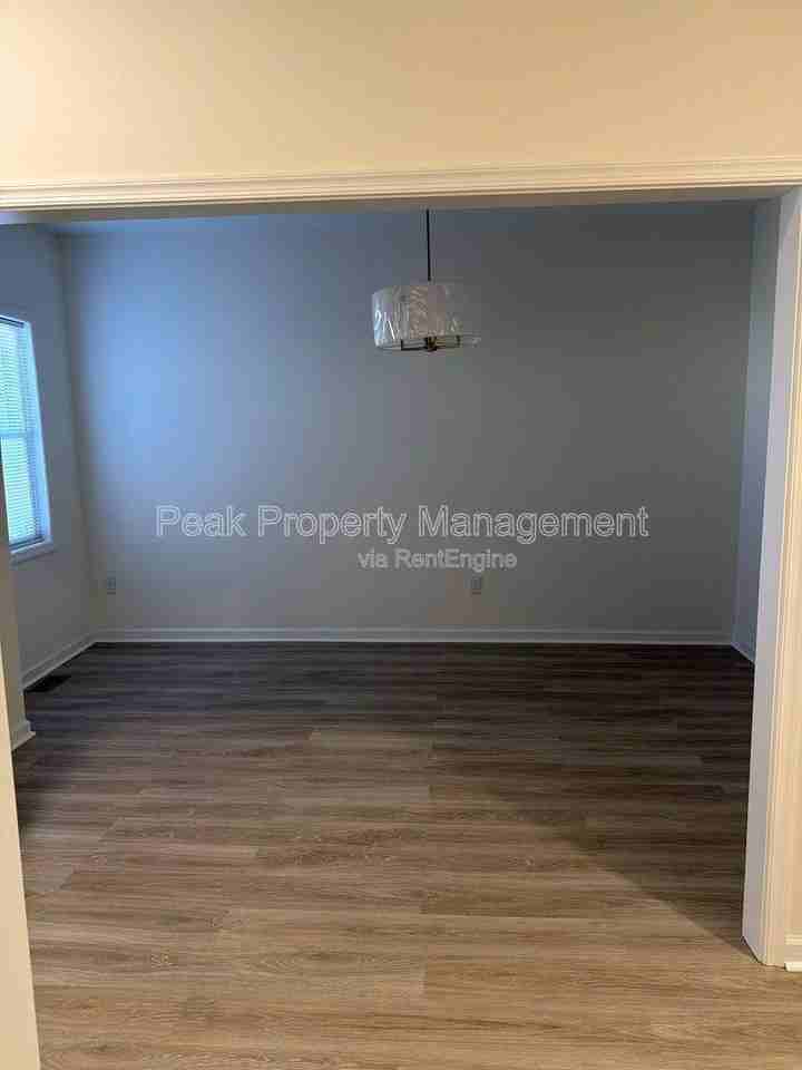 3016 Parkwood Ave - Photo 3 of 9