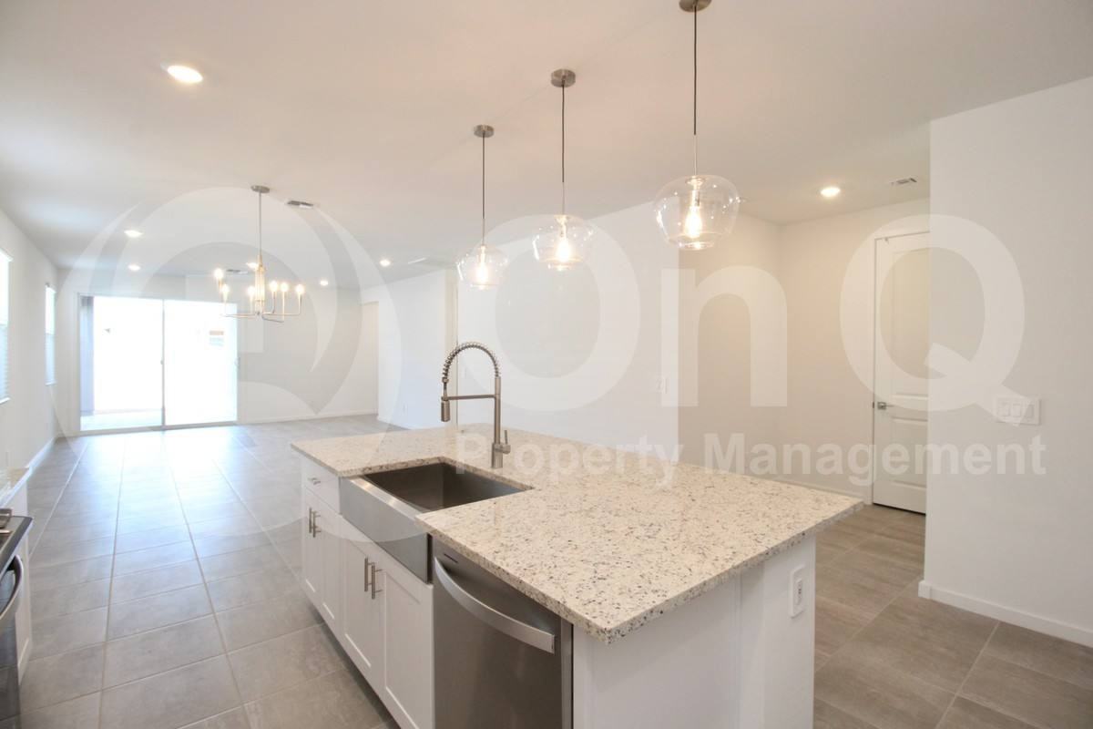 39 S 176th Dr - Photo 2 of 10
