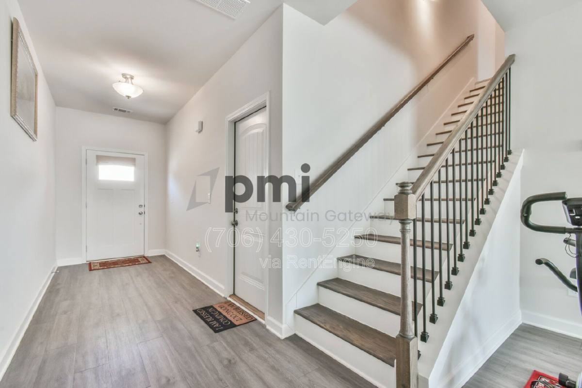 6306 Pine Ridge Pt - Photo 3 of 10