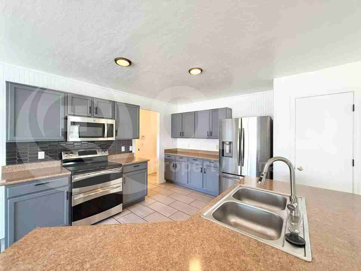 8812 N 67th Dr - Photo 3 of 10