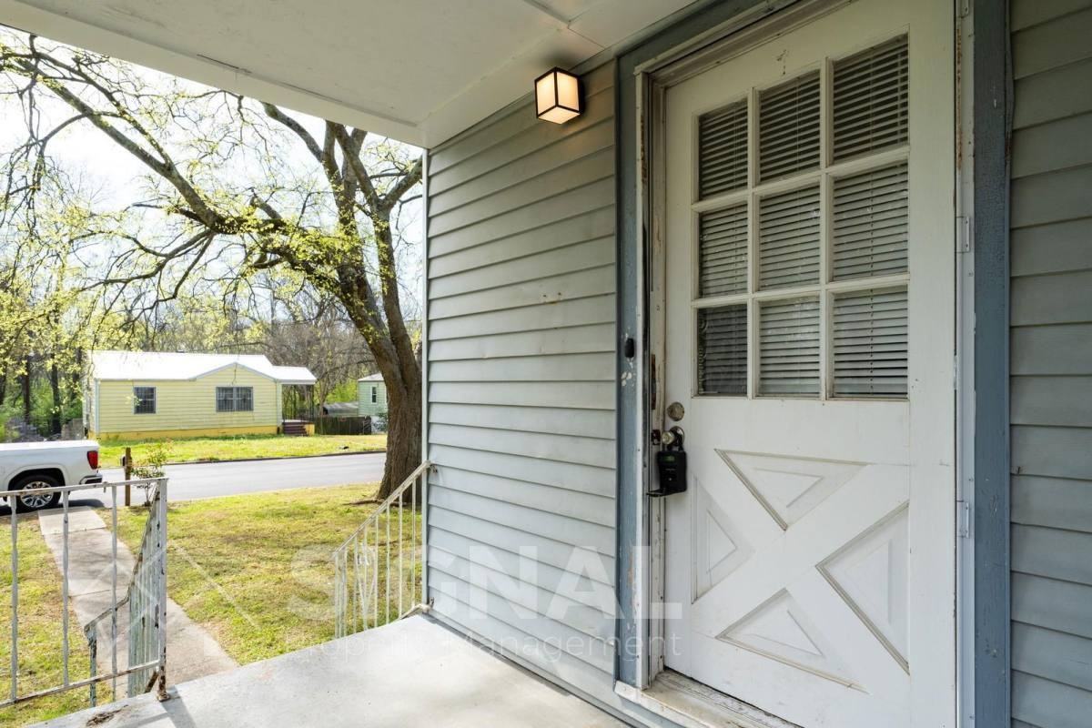 5836 Court Q - Photo 4 of 9