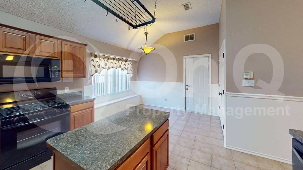 437 Dove Ln - Photo 3 of 10