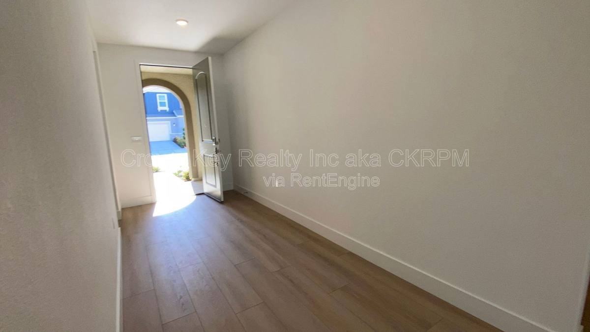 2703 Joshua St - Photo 2 of 10
