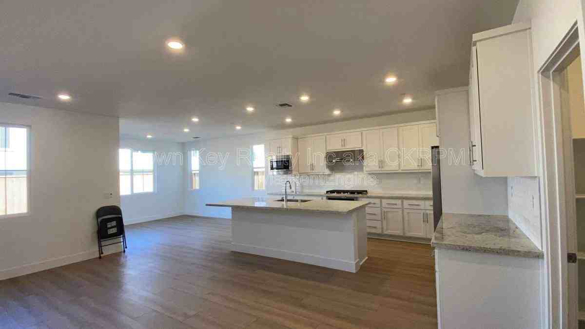 2703 Joshua St - Photo 3 of 10