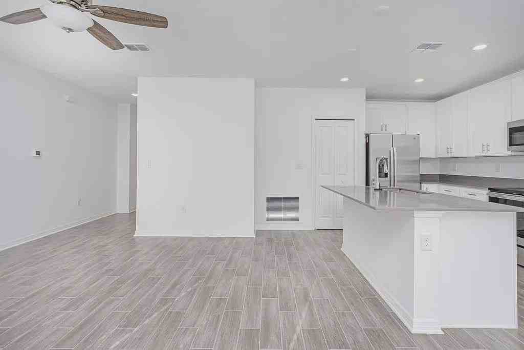 1106 Pacific Dunes Ct - Photo 5 of 10
