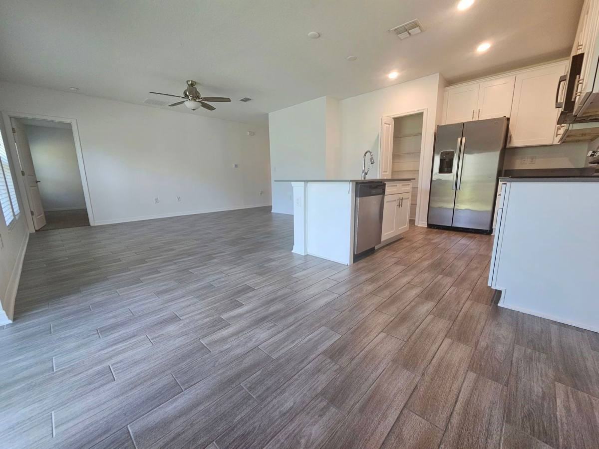 1106 Pacific Dunes Ct - Photo 6 of 10