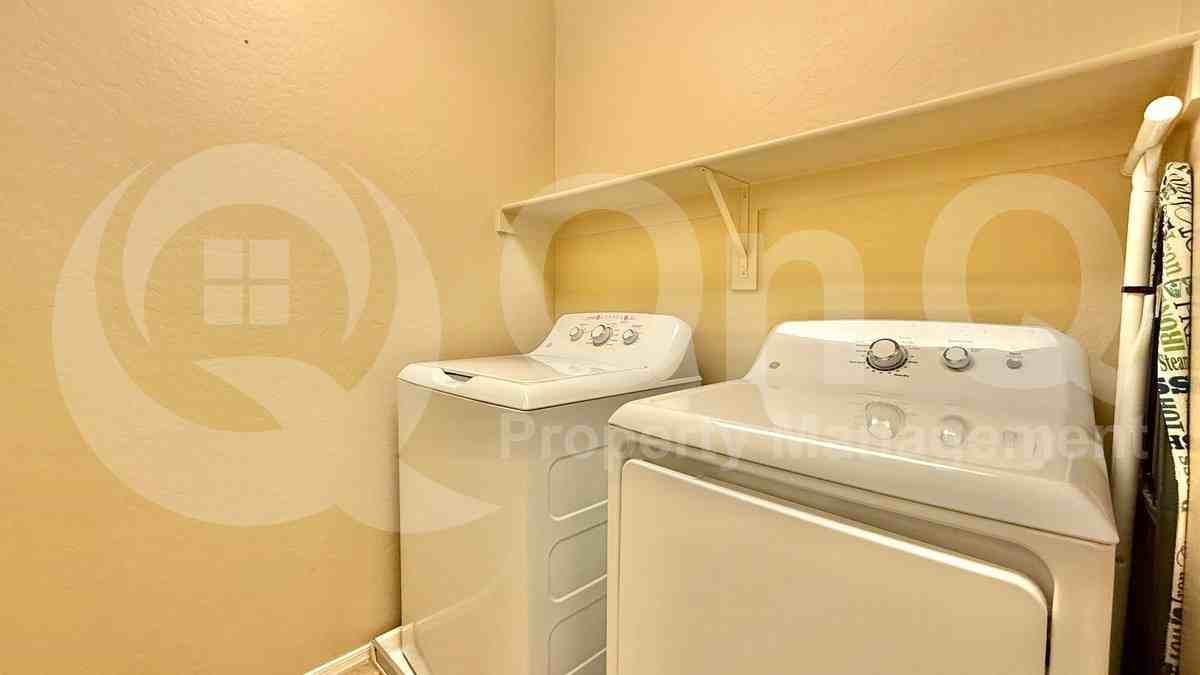 13585 N 87th Dr - Photo 2 of 9