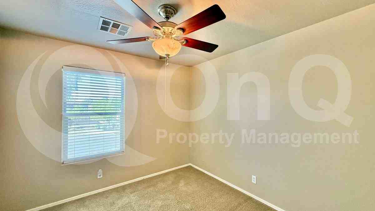 13585 N 87th Dr - Photo 3 of 9