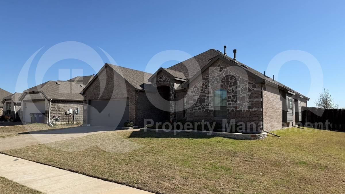 4006 Whitetail Ln - Photo 2 of 10