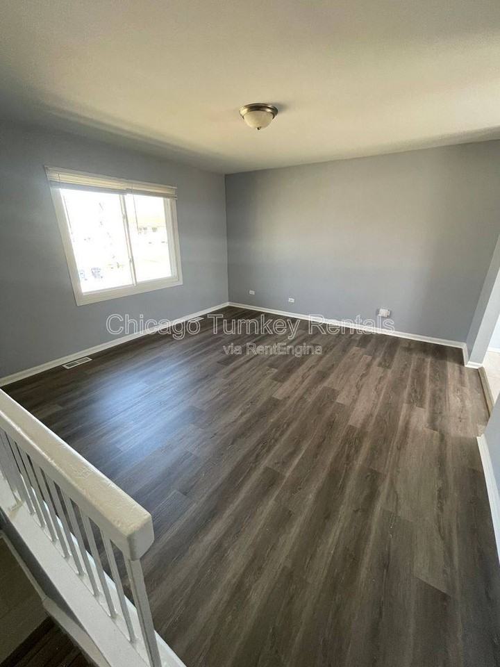 5663 Allemong Dr - Photo 3 of 10