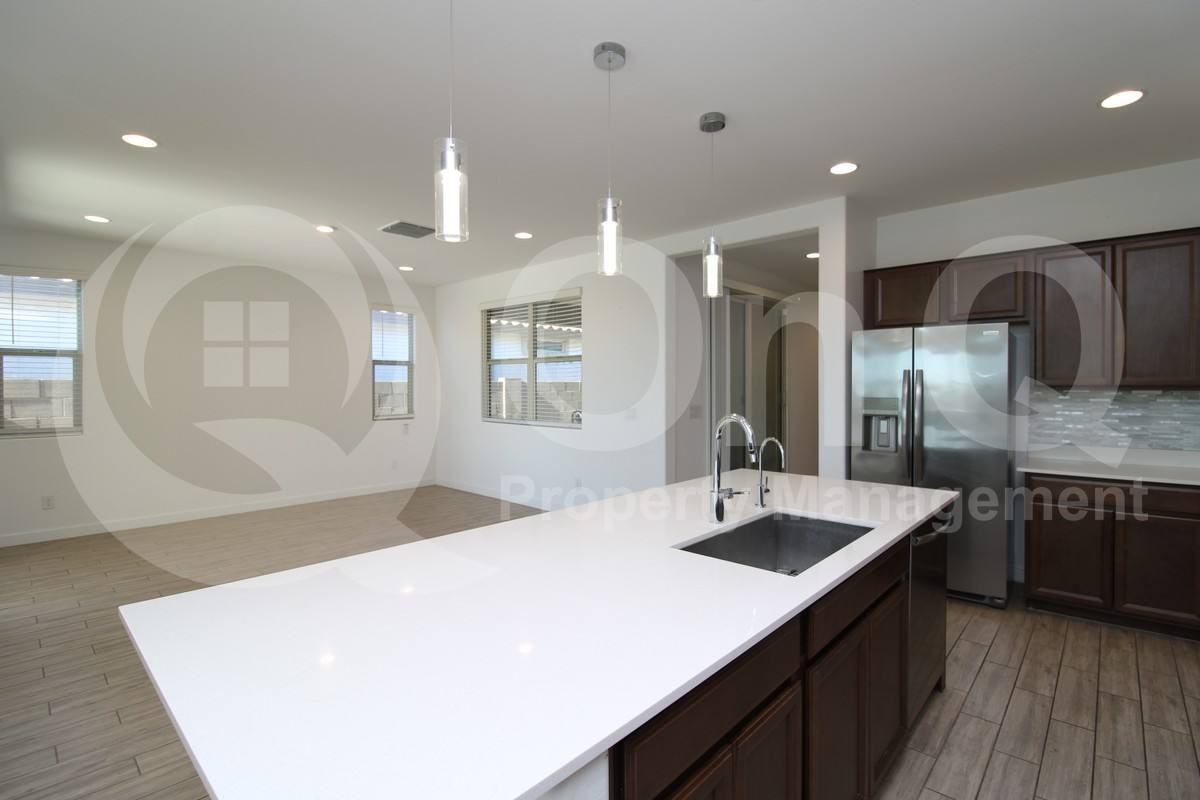 12401 W Vista Ave - Photo 2 of 10