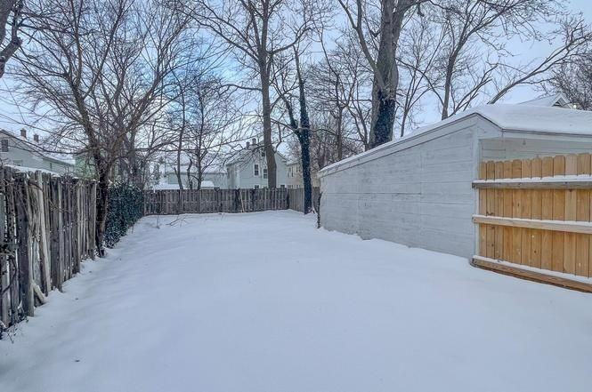 140 E 31st St - Photo 2 of 10