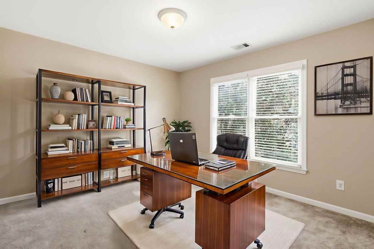 310 Stoneleigh Dr Sw - Photo 3 of 12