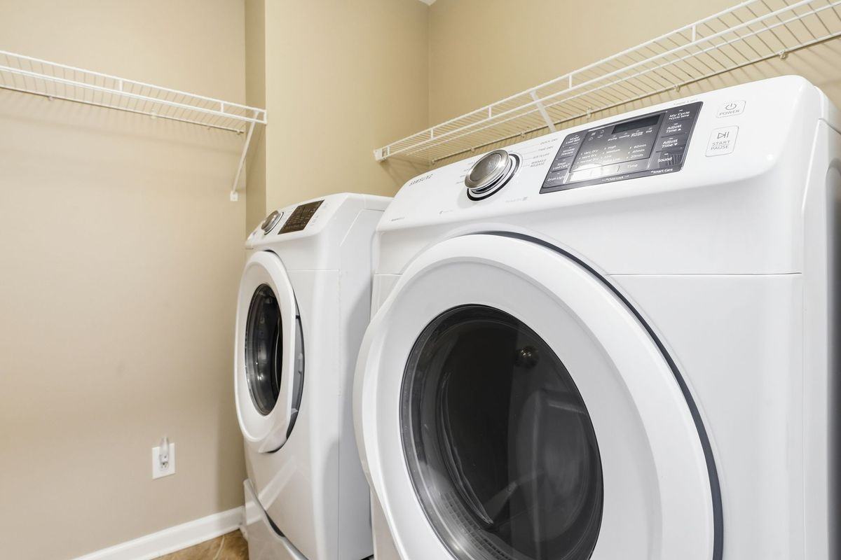 310 Stoneleigh Dr Sw - Photo 5 of 12