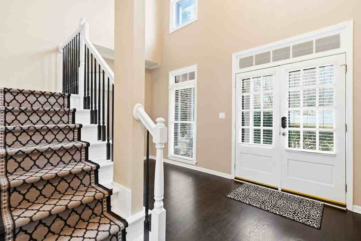 310 Stoneleigh Dr Sw - Photo 7 of 12