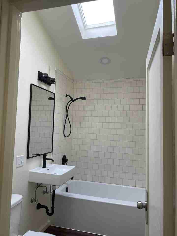 1313 Vernon St - Photo 3 of 13