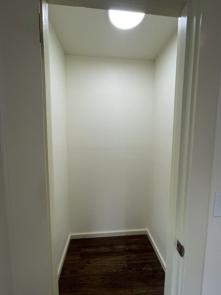 1313 Vernon St - Photo 5 of 13