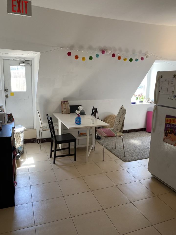 Beverley St & College St - Photo 2 of 7