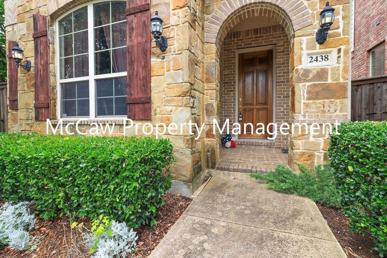 2438 Sunderland Ln - Photo 2 of 15