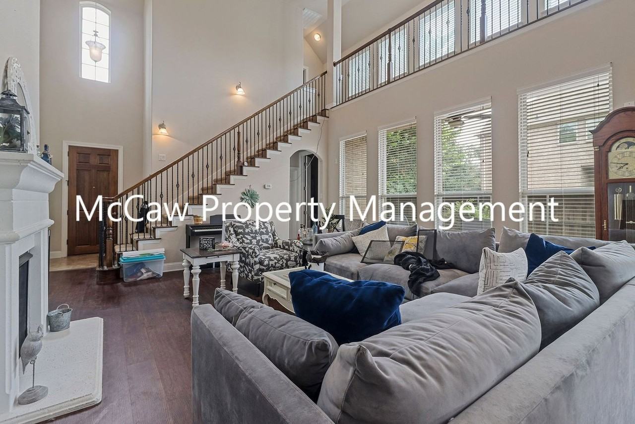 2438 Sunderland Ln - Photo 3 of 15