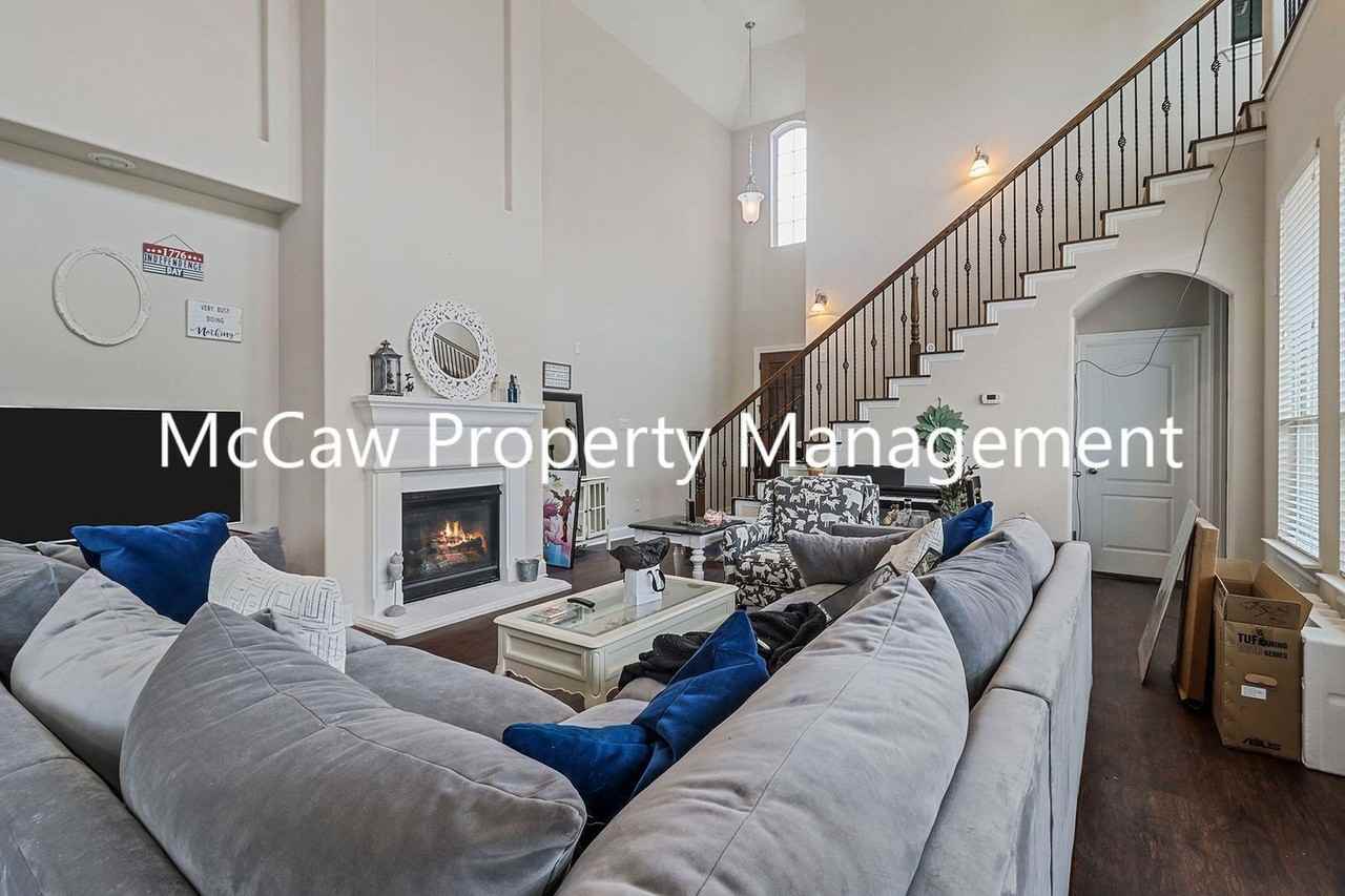 2438 Sunderland Ln - Photo 4 of 15