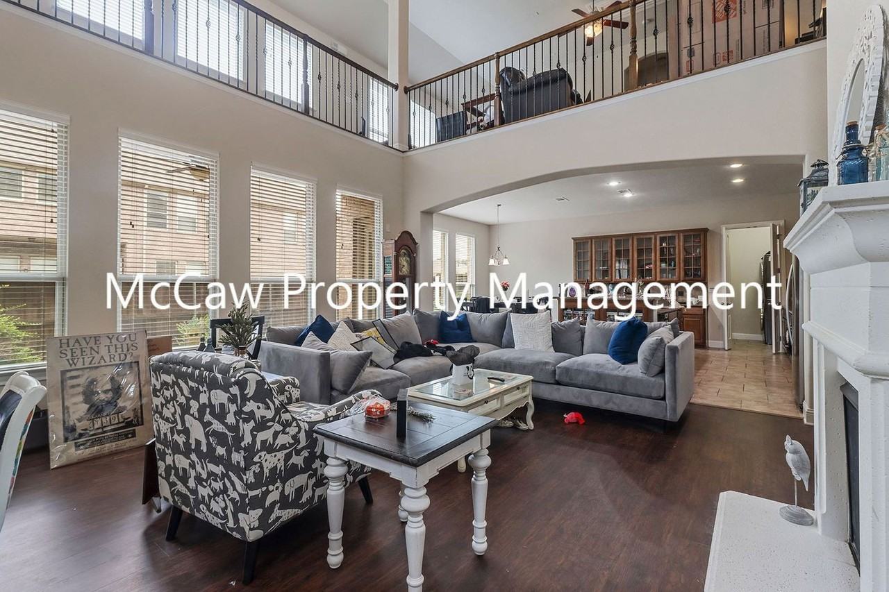 2438 Sunderland Ln - Photo 5 of 15