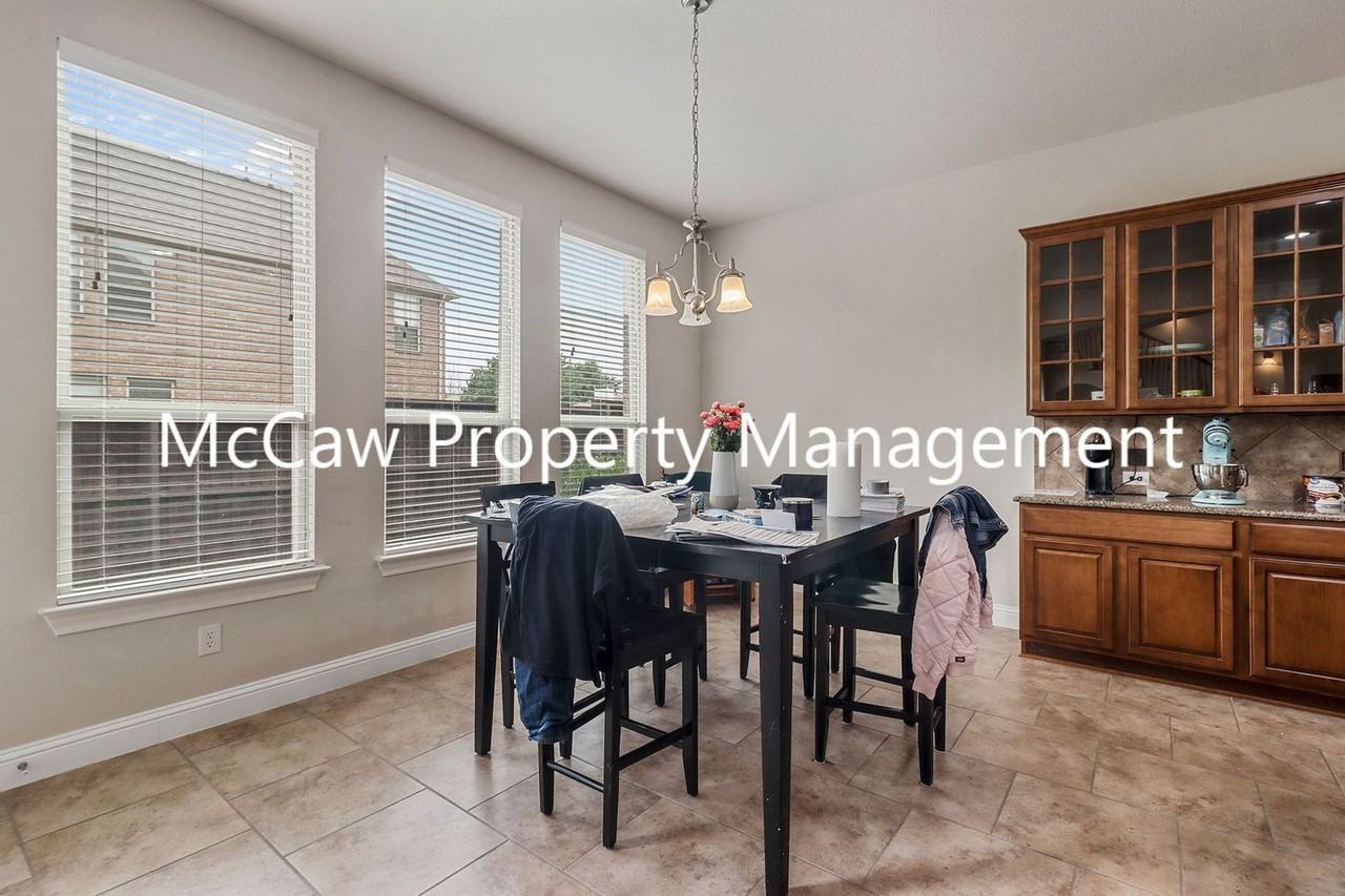 2438 Sunderland Ln - Photo 6 of 15