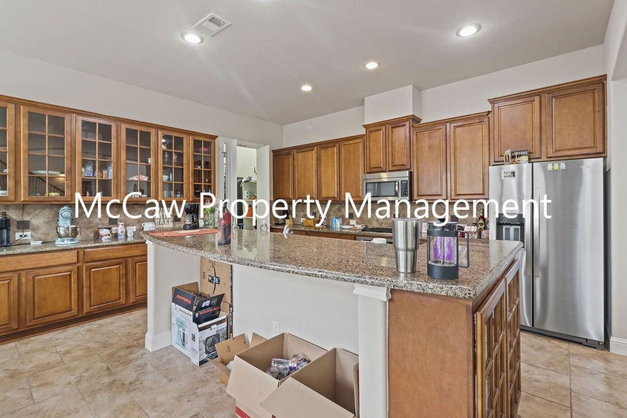 2438 Sunderland Ln - Photo 7 of 15