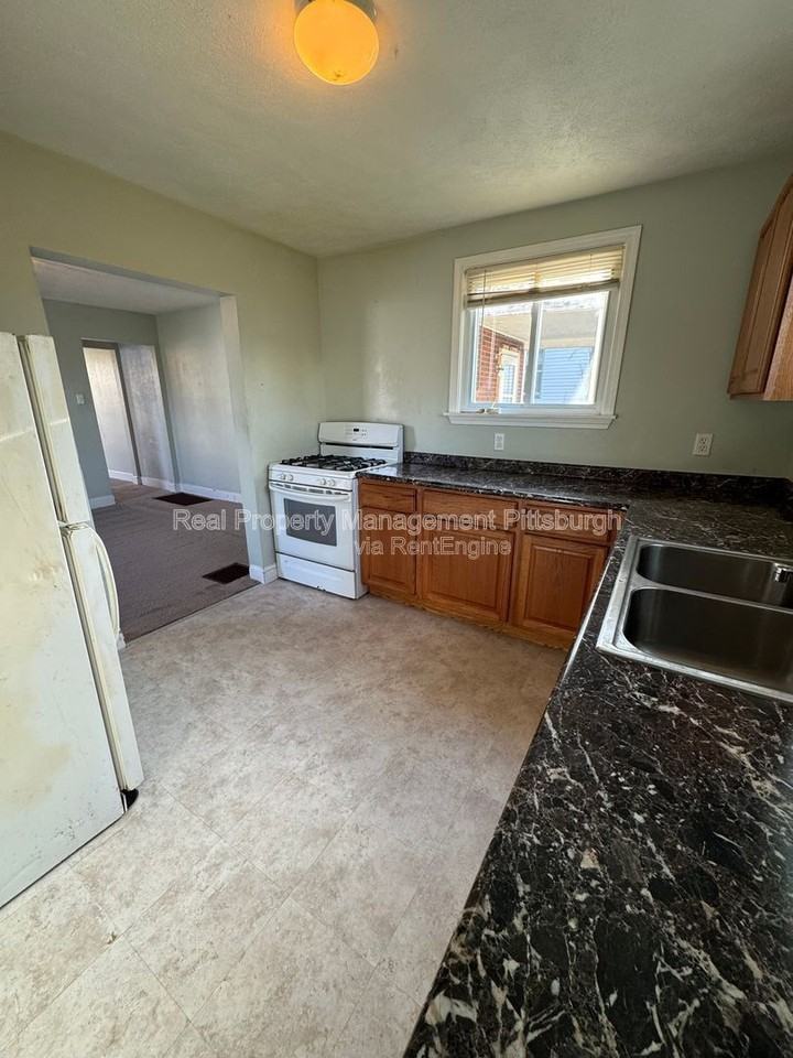 601 Farnsworth Ave - Photo 7 of 14