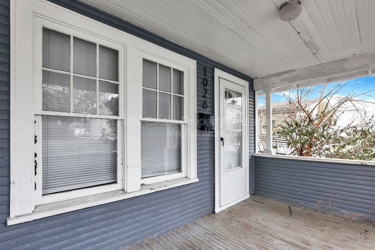 1026 Ellsworth Ave - Photo 4 of 20