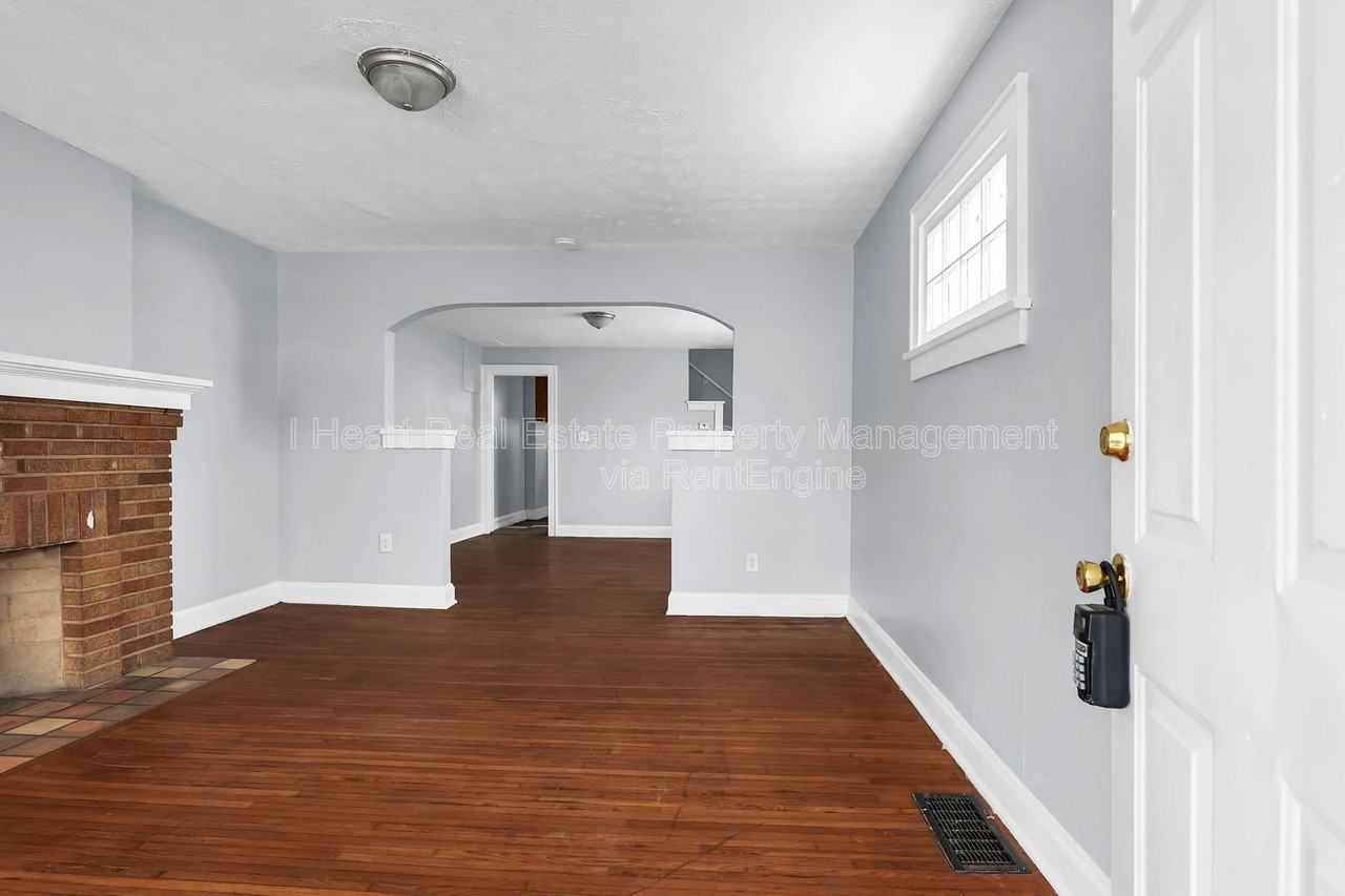 1026 Ellsworth Ave - Photo 5 of 20
