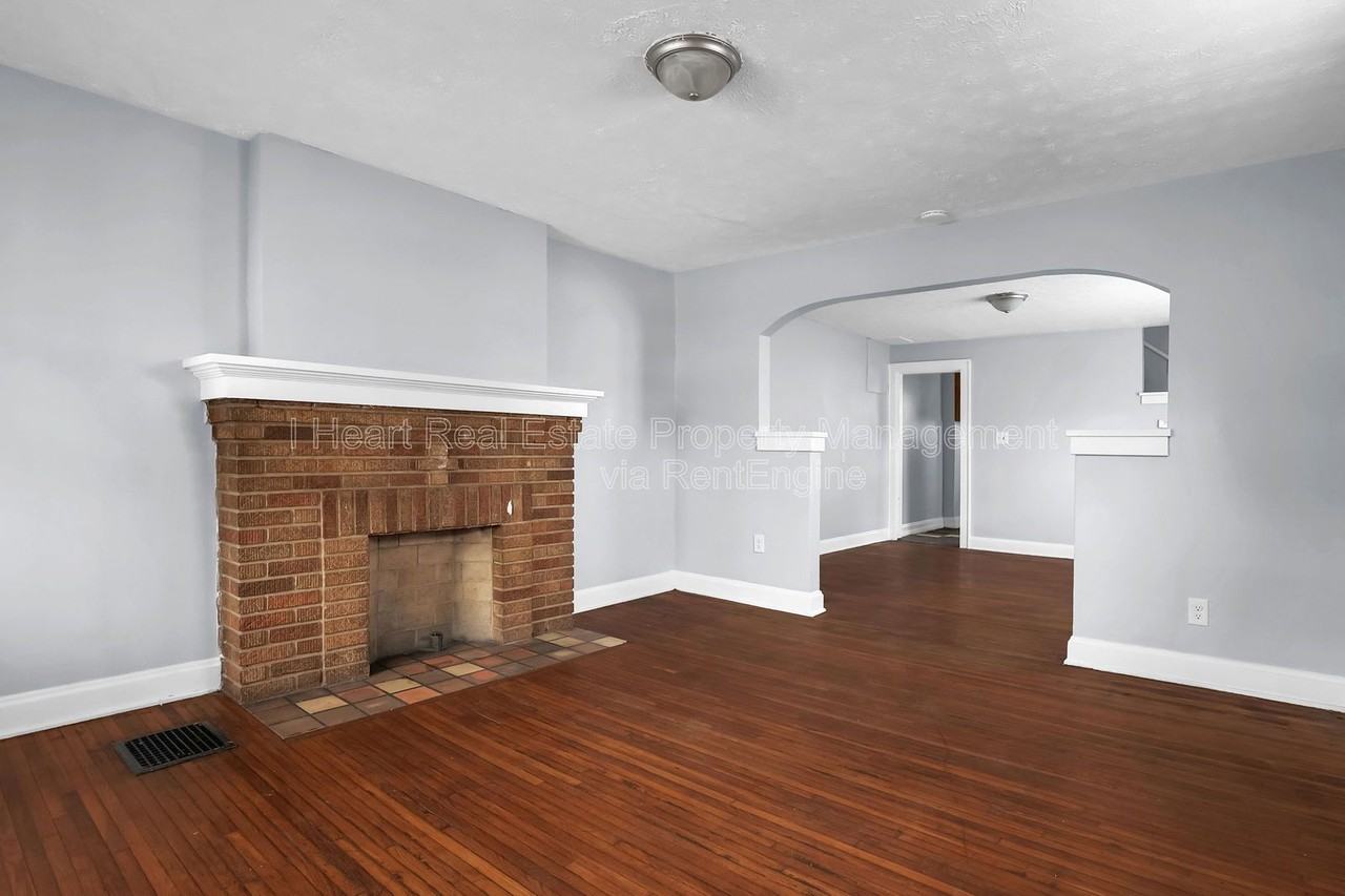 1026 Ellsworth Ave - Photo 6 of 20