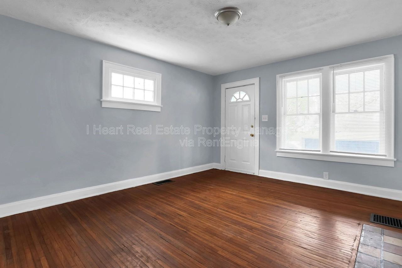 1026 Ellsworth Ave - Photo 7 of 20