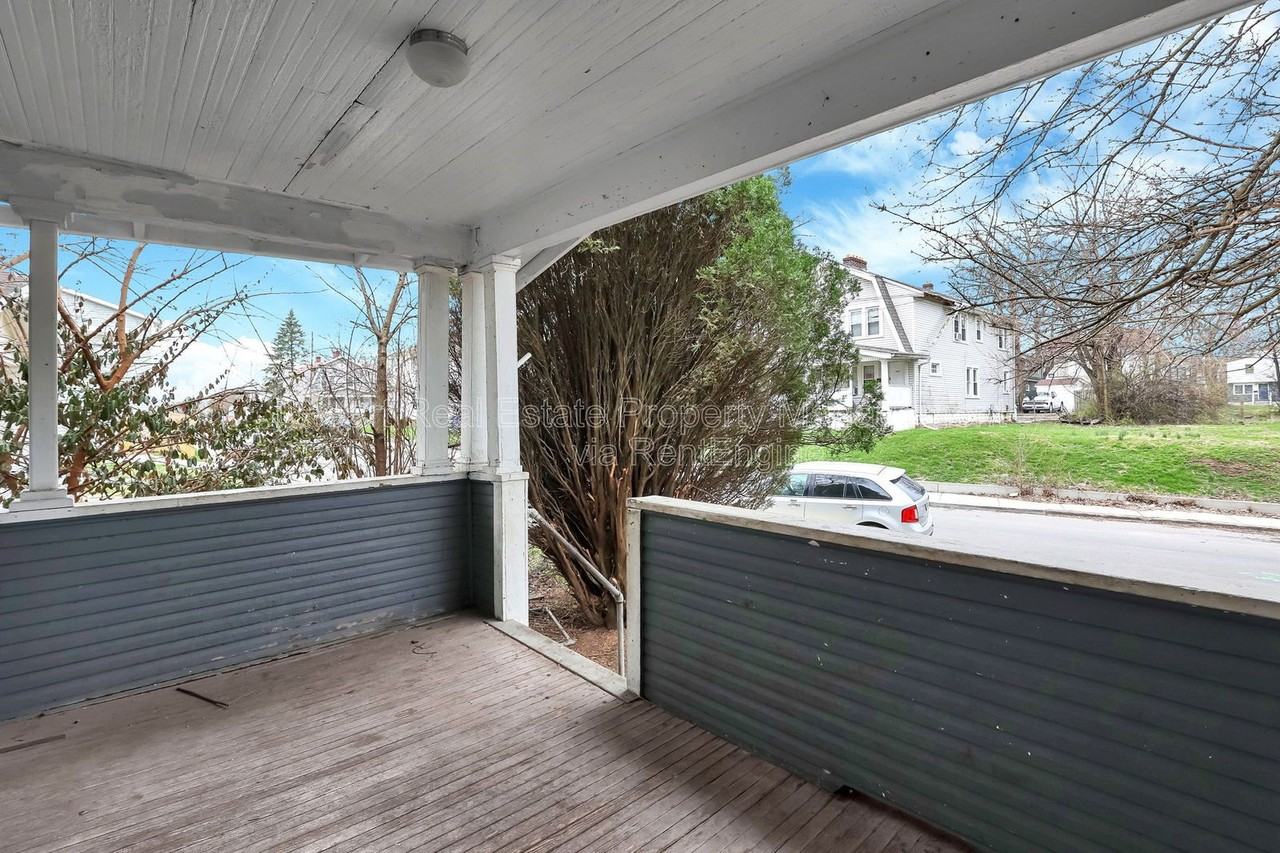 1026 Ellsworth Ave - Photo 4 of 19