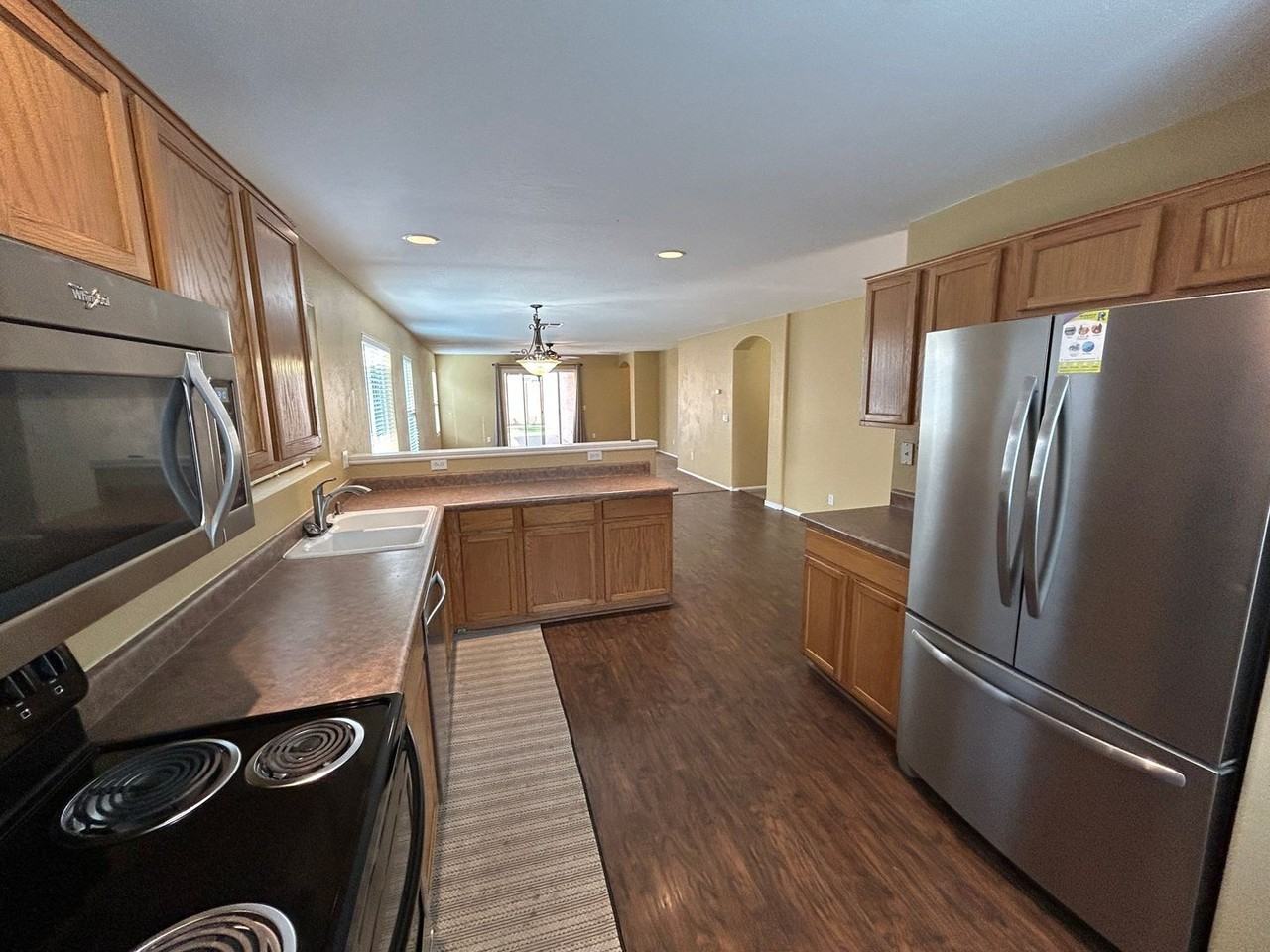 15446 W Mercer Ln - Photo 4 of 20