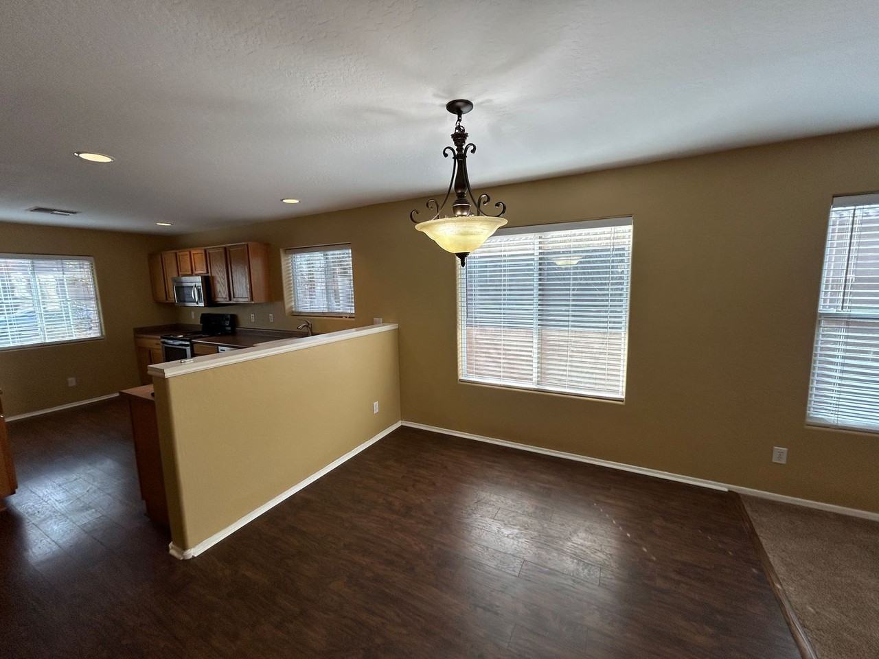 15446 W Mercer Ln - Photo 5 of 20