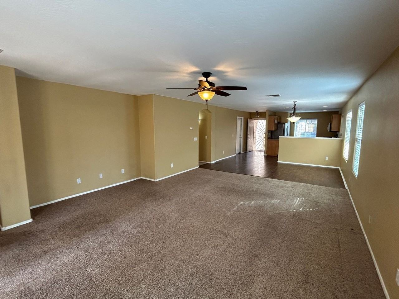 15446 W Mercer Ln - Photo 7 of 20