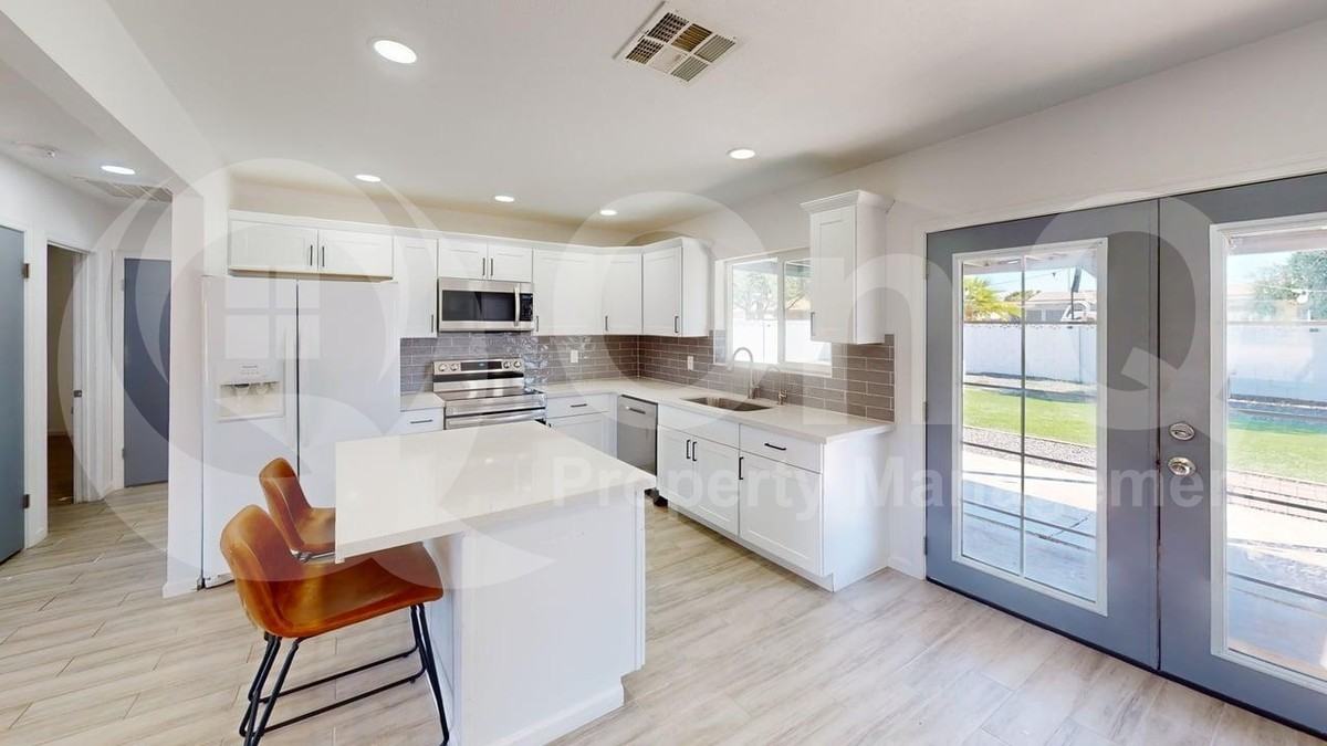 8823 W Turney Ave - Photo 3 of 21
