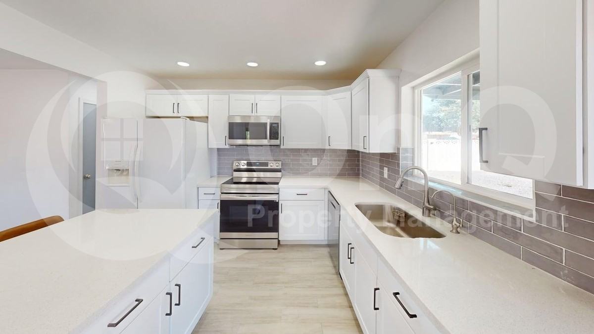 8823 W Turney Ave - Photo 4 of 21