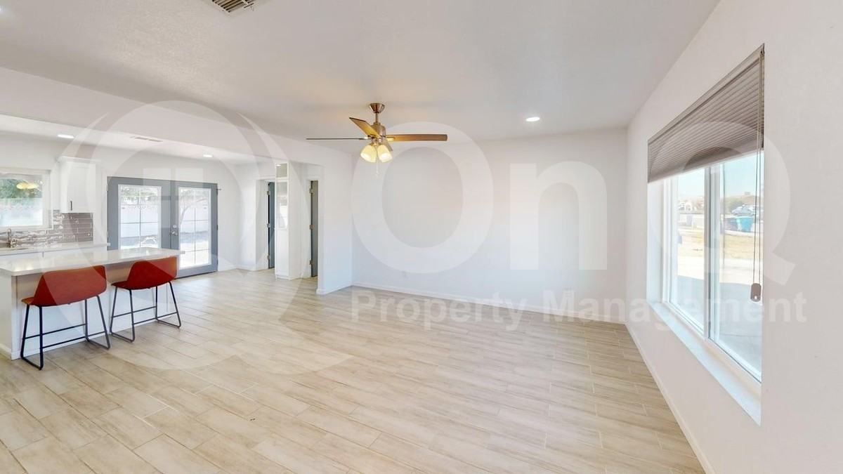 8823 W Turney Ave - Photo 5 of 21