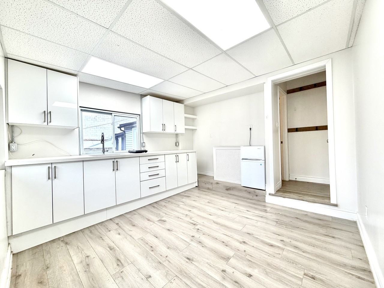 3013 Dundas Street West - Photo 2 of 7