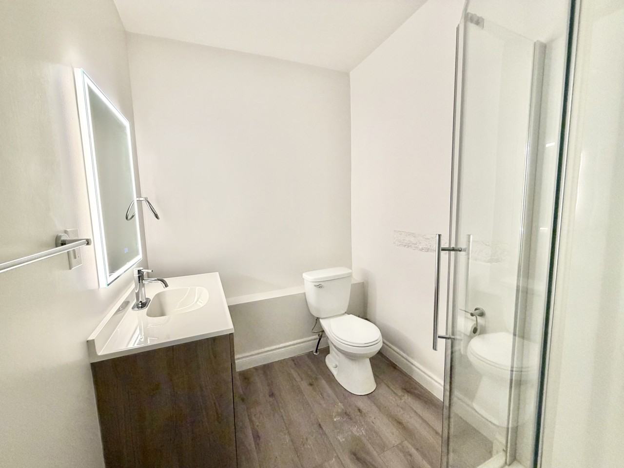 3013 Dundas Street West - Photo 5 of 7