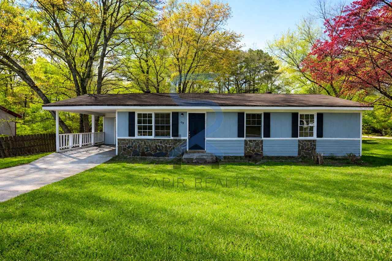 107 Inverness Dr - Photo 2 of 16