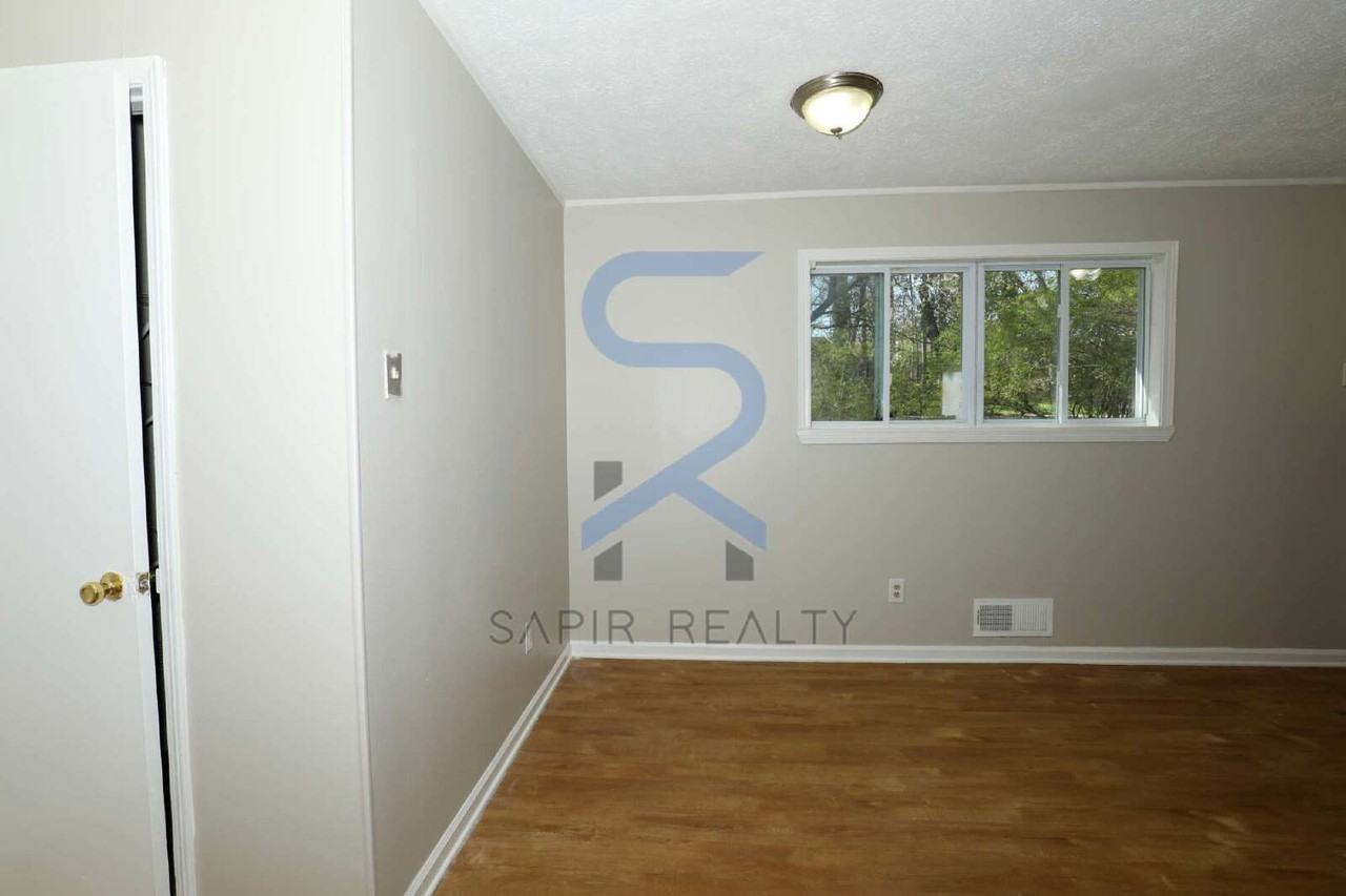 107 Inverness Dr - Photo 5 of 16