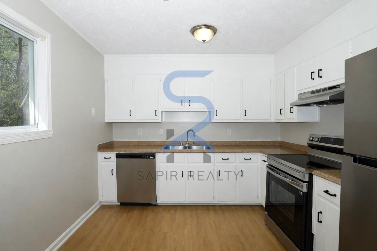 107 Inverness Dr - Photo 6 of 16